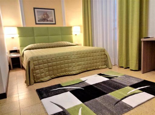 Moonlight Hotel&Suites - Housity