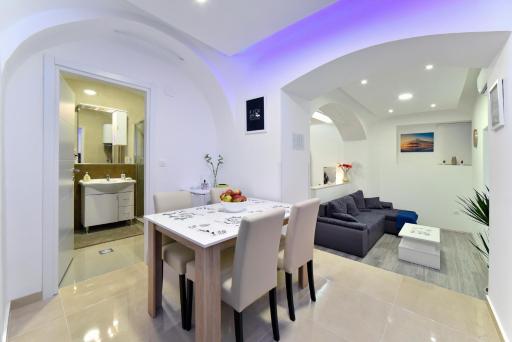 Apartment Frenki- Tkalčićeva -self check in-free parking - Housity