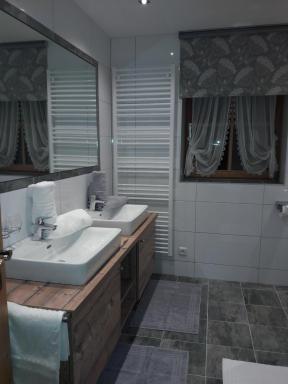 Apart Sissy - Housity