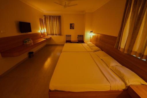 Ess Pe Inn - Housity