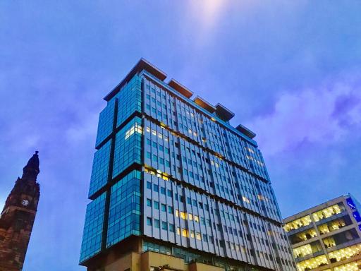Glasgow Central Station SKYLINE Apartment with Parking (2 bedrooms, 2 bathrooms, 1 living room-Kitchen) - Housity