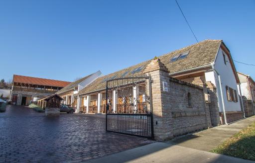 Hehl Pince Panzió - Housity
