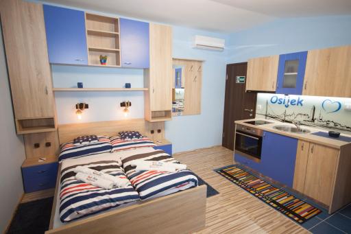 Design Apartments Red Blue - Housity