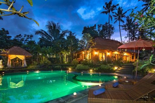 Bunut Garden Luxury Private Villa - Housity