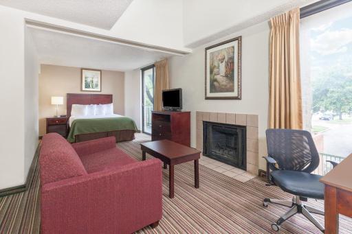 Hawthorn Extended Stay by Wyndham Richardson - Housity