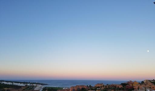 4 Bedroom house with Seaviews - Housity