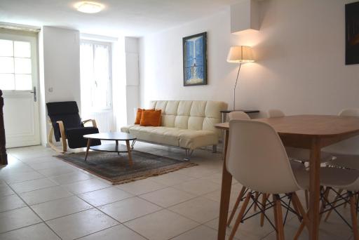 Cottage at 7 - Housity