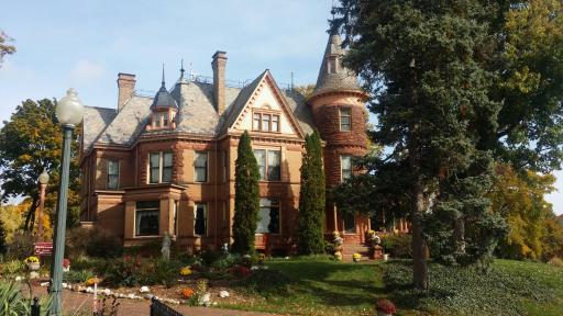 Henderson Castle Inn - Housity