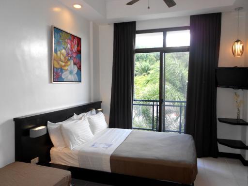 One Crescent Place Hotel - Housity