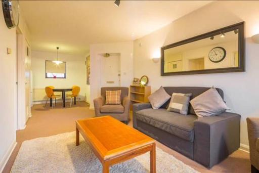 Super CENTRAL Cambridge Flat For Up To 4 People - Housity