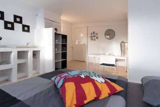 White & Black Studio - Housity