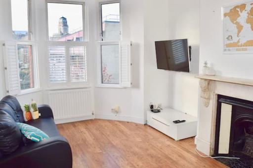 Gorgeous & Chic West Hampstead  (KR39) - Housity