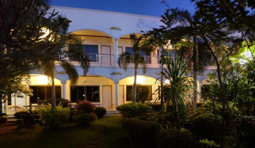 White Elephant Resort - Housity