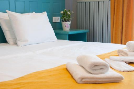 Room Room Motel - Housity