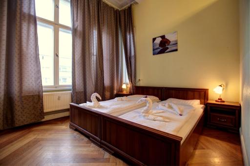 Hotel Pension Bernstein am Kurfürstendamm - Housity