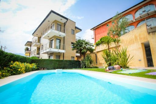 Lake View Apartment - Housity