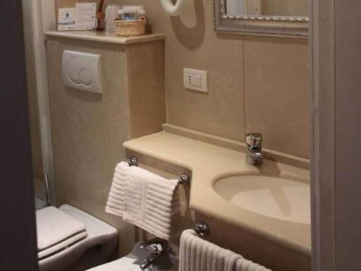 Hotel Ancora Riviera - Housity