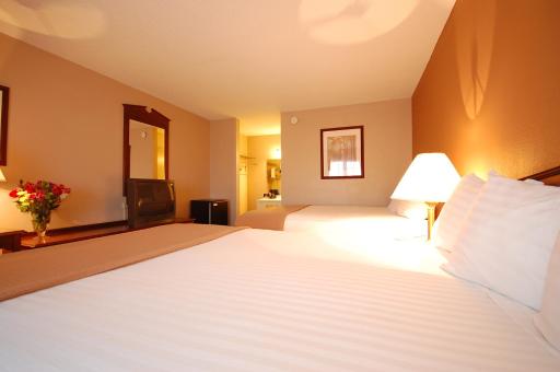 Magnuson Hotel Red Baron - Housity