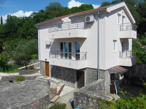 Stone Circle Apartments - Hizvo