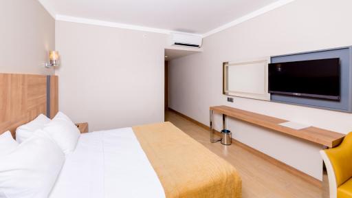 Julian Club Hotel - Housity