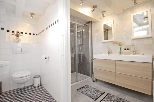 Cozy Jordaan canalhouse near Anne Frank House - Housity