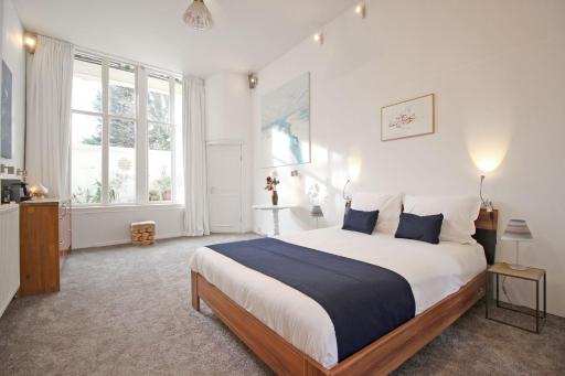 Cozy Jordaan canalhouse near Anne Frank House - Housity