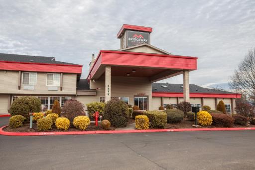 Bridgeway Inn & Suites - Portland Airport - Housity
