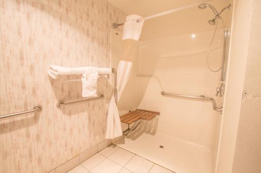 Bridgeway Inn & Suites - Portland Airport - Housity
