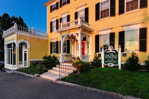 Inn by the Bandstand - Housity