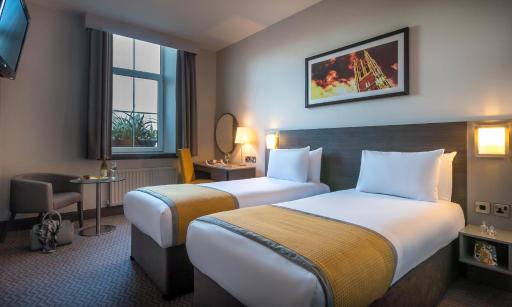Maldron Hotel Belfast International Airport - Housity