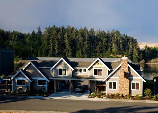 River House Inn, a Baymont by Wyndham - Housity