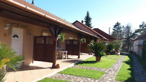 Muskátli Apartman - Housity