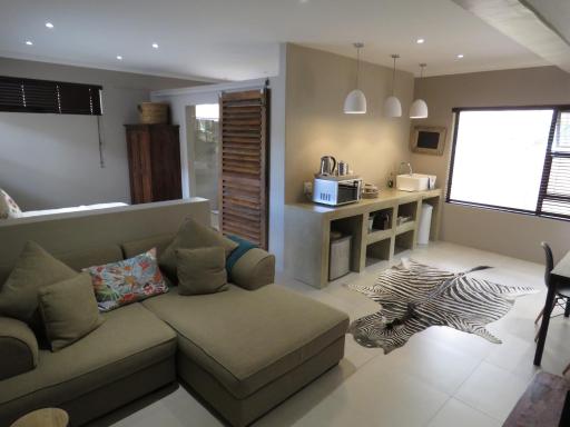 Beautiful Studio! Modern, secure,comfy stay in Windhoek Golf Estate - Housity