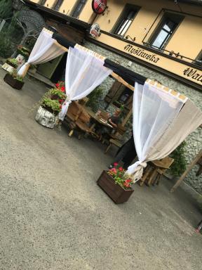 Zajazd Myśliwska - Housity