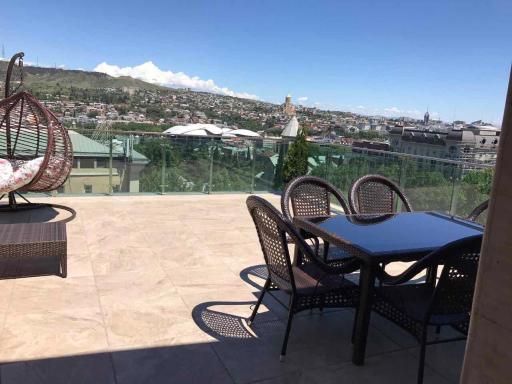Lesya Apartment with Terrace - Housity