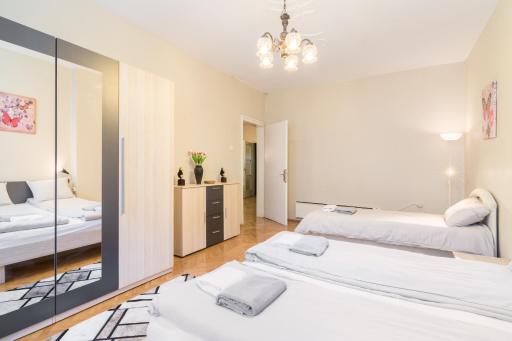 Rakovski Street Three Bedroom Ten People Spacious - Housity