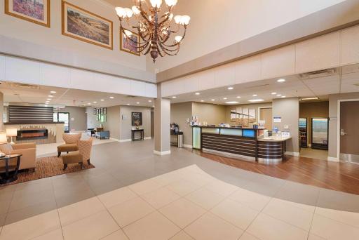 Best Western Plus Delta Inn & Suites - Housity