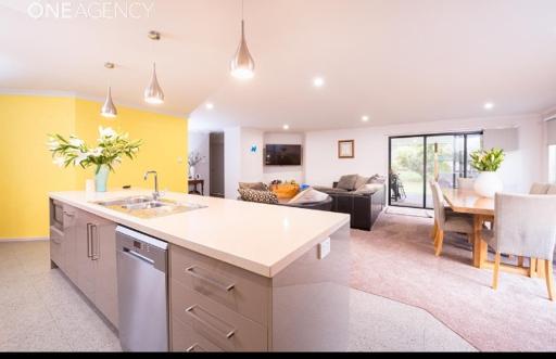 Euphoria House - Housity
