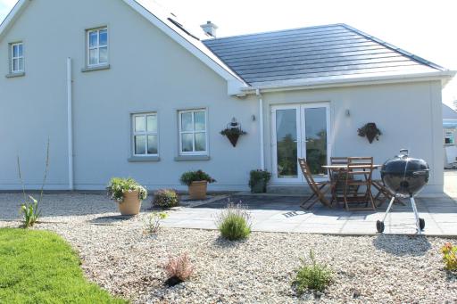 Bunlin Heights Self Catering Studio - Housity