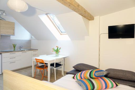 Central Apartments with Parking - Housity