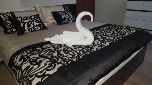 Luxury Two Bedroom Flat - Housity