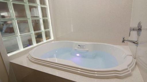 Regency Inn - Housity