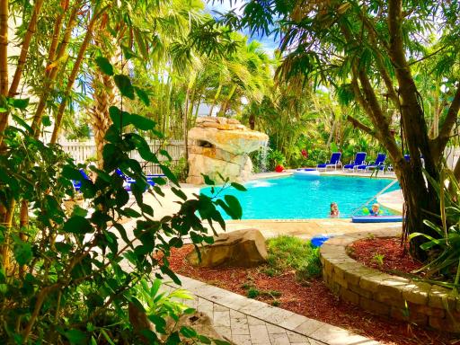 Riverside Apartments By The Beach - Housity