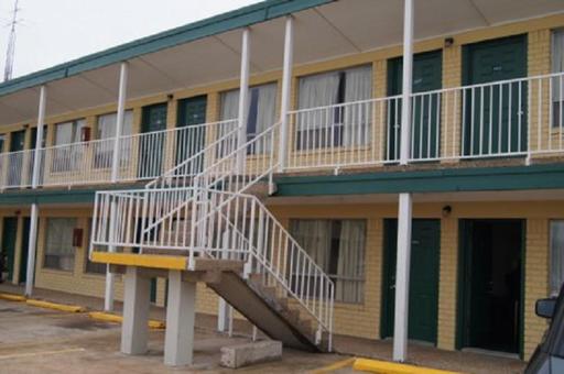 Budget Inn - Housity