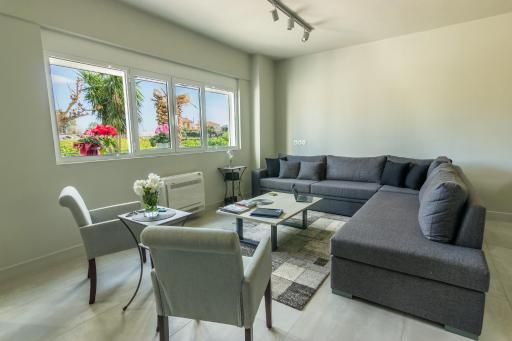 Amera - Troumpas Family Apartments - Housity