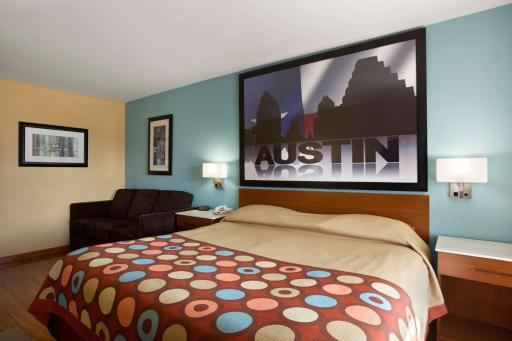 Super 8 by Wyndham Austin Downtown/Capitol Area - Housity
