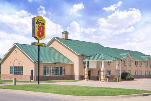 Super 8 by Wyndham Winfield-Quail Ridge Area - Housity