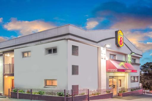 Super 8 by Wyndham North Bergen NJ/NYC Area - Housity
