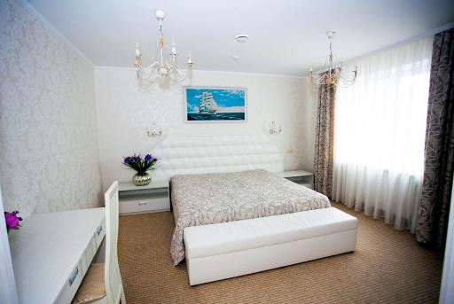 Serebryaniy Taler Hotel - Housity