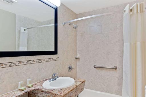 Super 8 by Wyndham Long Island City LGA Hotel - Housity